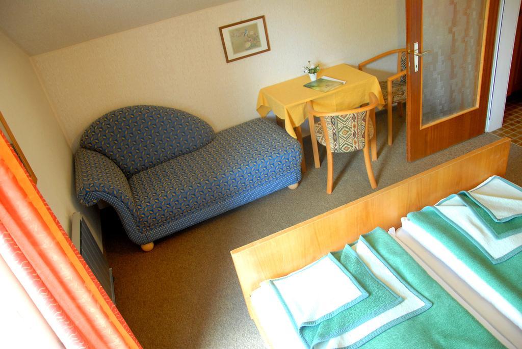 Fruehstueckspension Wiesenhaus Miesenbach  ห้อง รูปภาพ